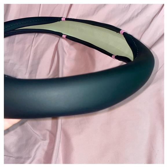 Black Hearts Steering Wheel Cover - Picture 4 of 8